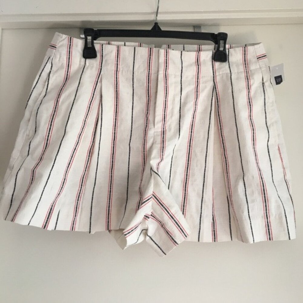 Pleated Gap shorts